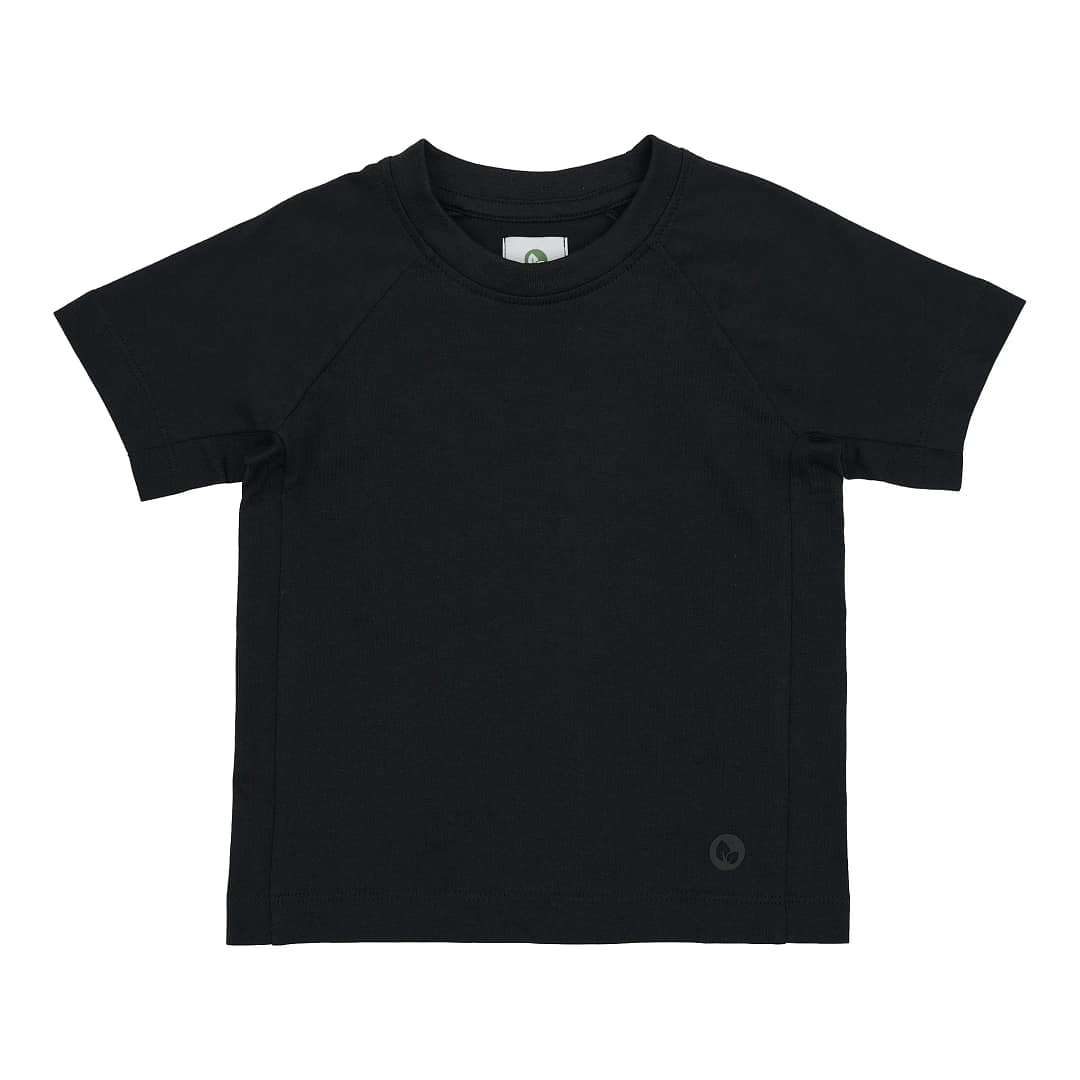 Basic T-shirt til børn i farven sort – komfortabel børnetrøje i blødt supima-bomuld, perfekt til hverdagsbrug