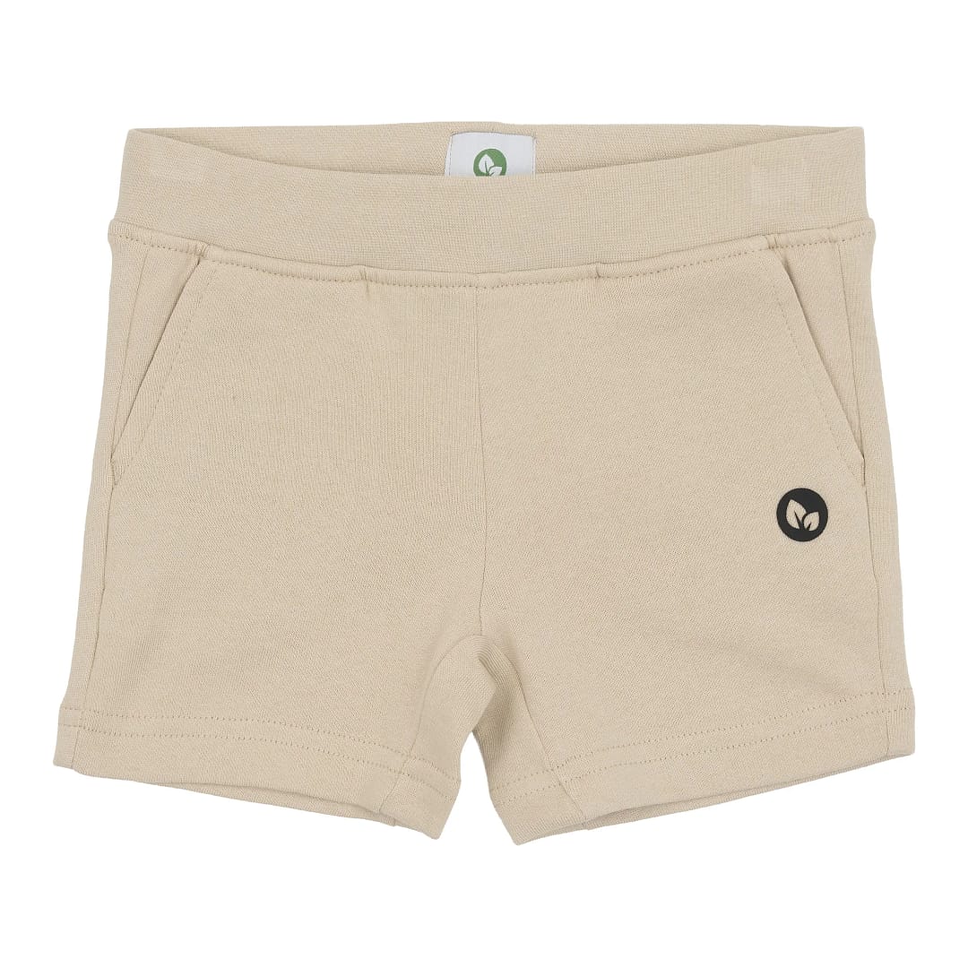 Sweatshorts til børn i farven beige – eksklusivt sweatsæt fremstillet i blød og slidstærk Supima-bomuld, ideel til hverdagskomfort