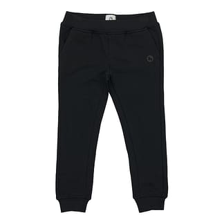 Sweatpants til børn i farven sort – eksklusivt sweatsæt fremstillet i blød og slidstærk Supima-bomuld, ideel til hverdagskomfort